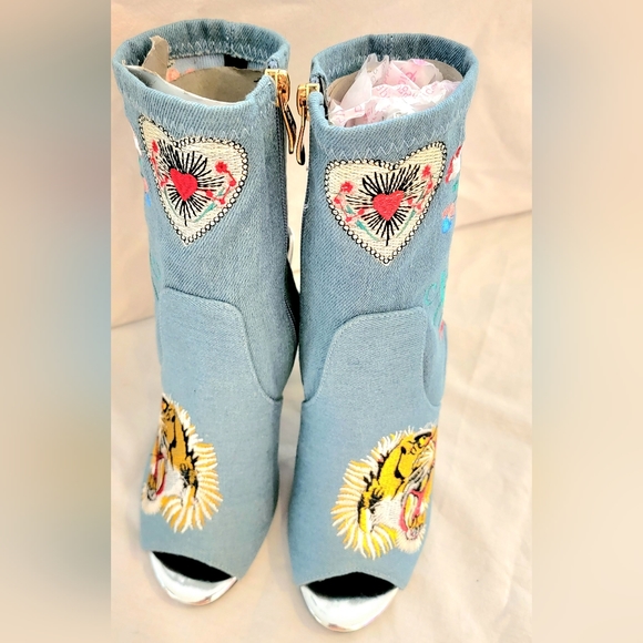 Cape Robbin Denim Embroidered Booties NEW (without box) Size 6.5 - Picture 3 of 9